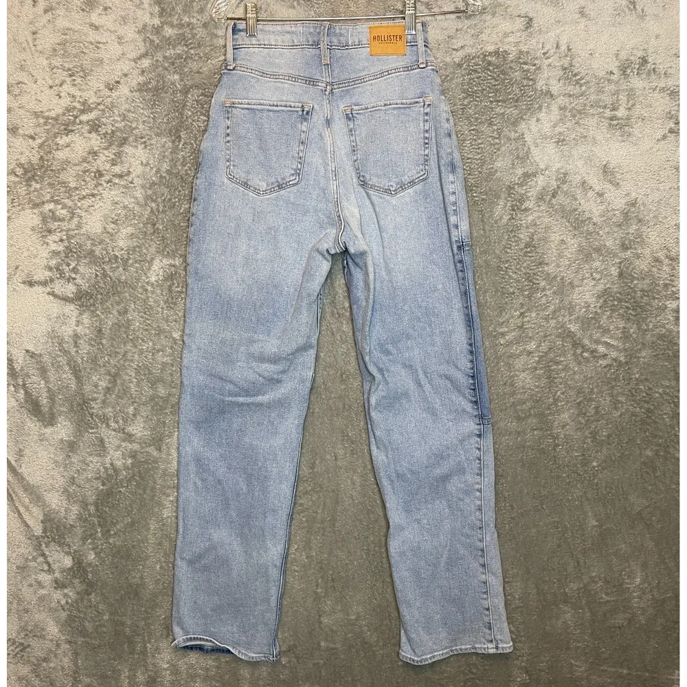 Hollister Women 90s Loose Curvy Ultra High Rise Dad Light Wash Denim Jean 3